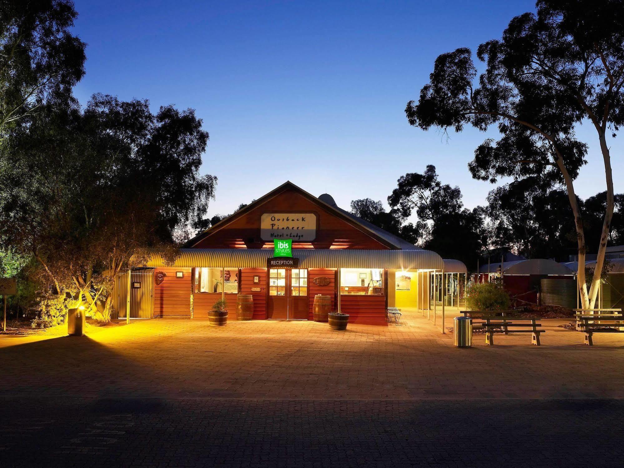 Outback Hotel Ayers Rock Exterior foto