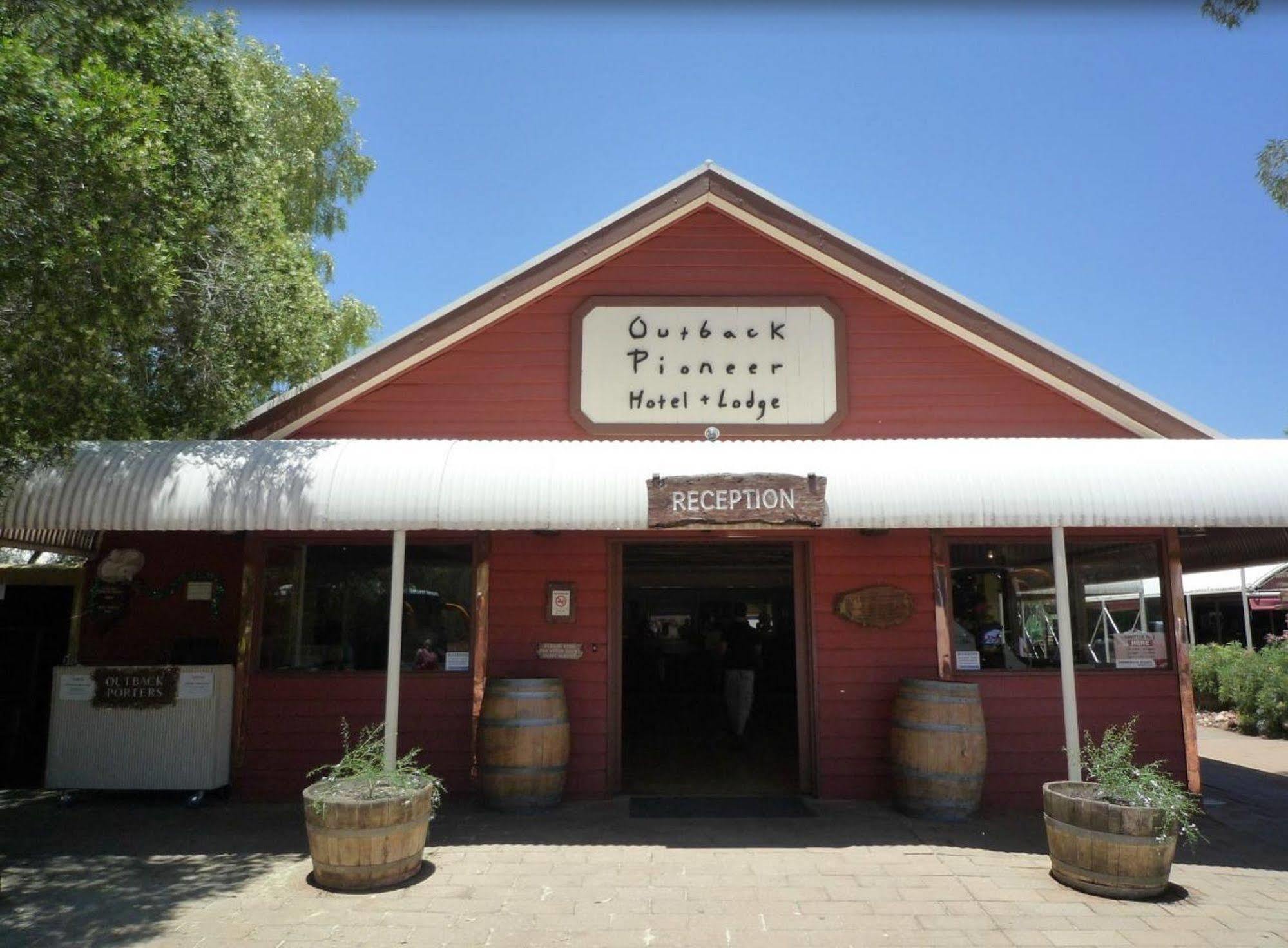 Outback Hotel Ayers Rock Exterior foto