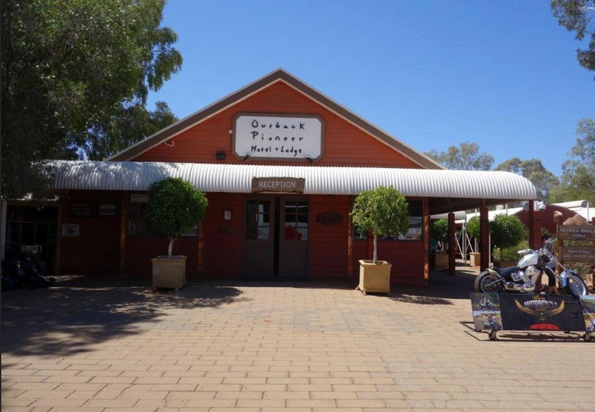 Outback Hotel Ayers Rock Exterior foto